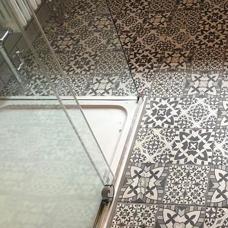 asymmetric period ceramic bathroom floor tiles